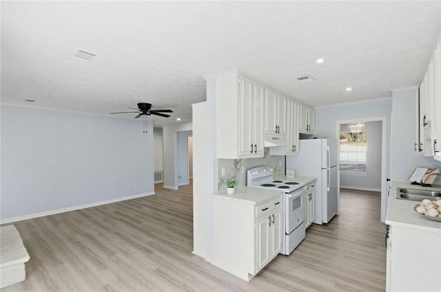 1999 Sewing Circle, Lithonia, GA 30058