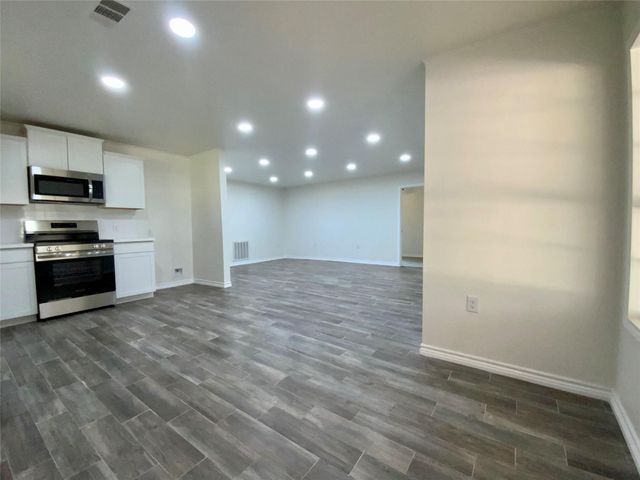 588 Vicksburg Ln, Livingston, TX 77351