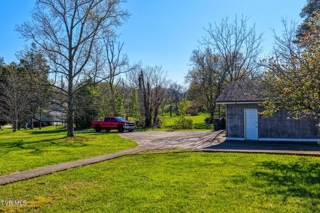 605 Redwood Drive, Mount Carmel, TN 37645