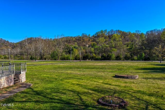 605 Redwood Drive, Mount Carmel, TN 37645