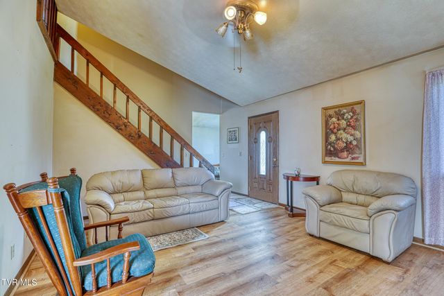 605 Redwood Drive, Mount Carmel, TN 37645