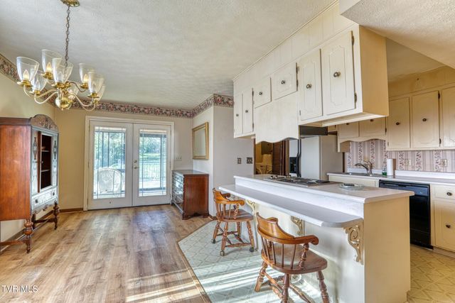 605 Redwood Drive, Mount Carmel, TN 37645