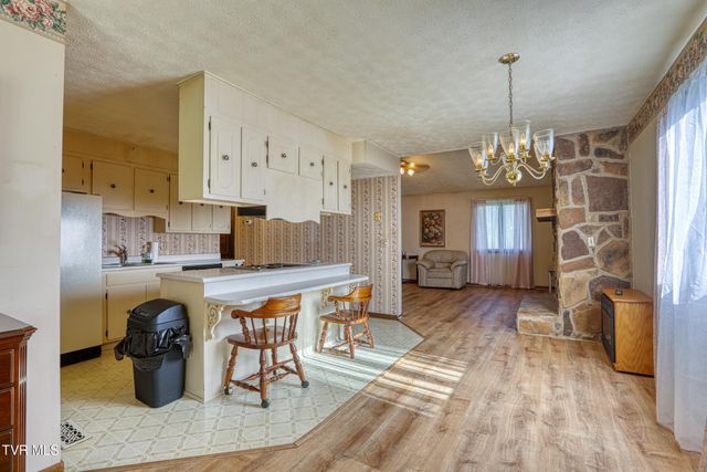 605 Redwood Drive, Mount Carmel, TN 37645