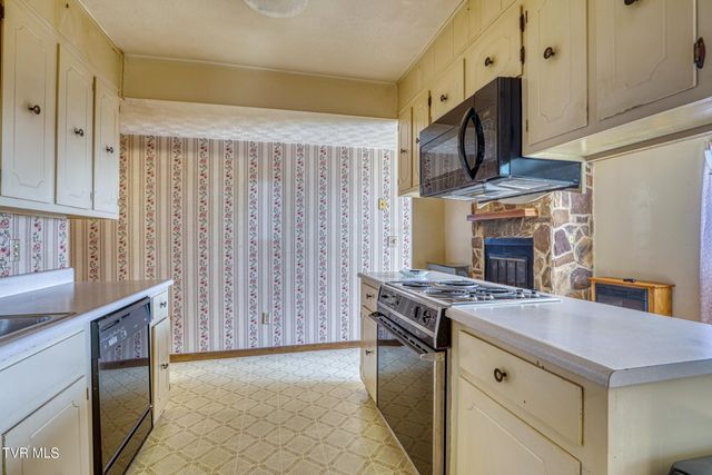 605 Redwood Drive, Mount Carmel, TN 37645