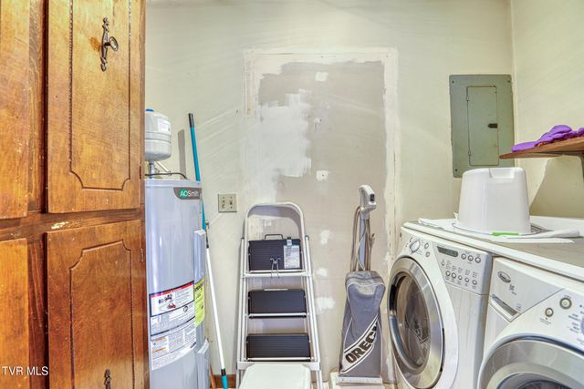 605 Redwood Drive, Mount Carmel, TN 37645