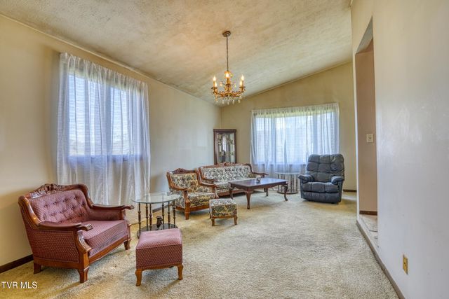 605 Redwood Drive, Mount Carmel, TN 37645