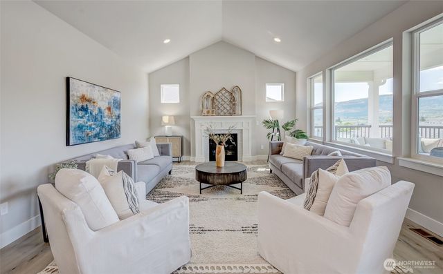 1580 S Kelvin Court, East Wenatchee, WA 98802