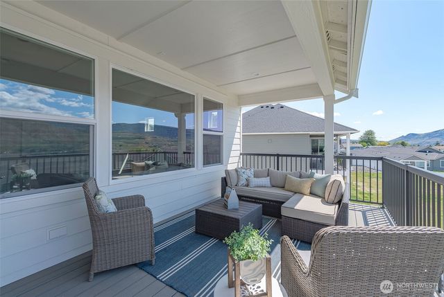 1580 S Kelvin Court, East Wenatchee, WA 98802