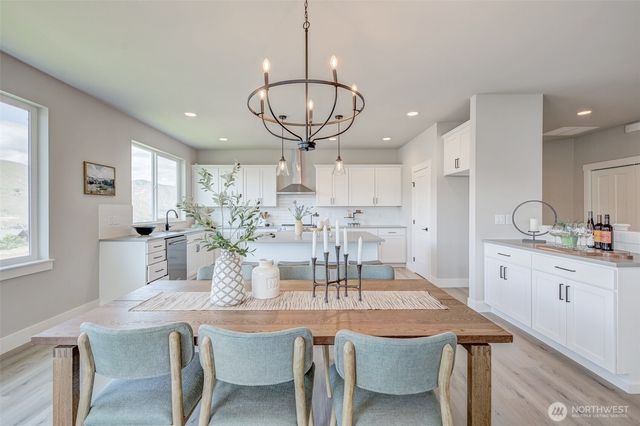 1580 S Kelvin Court, East Wenatchee, WA 98802