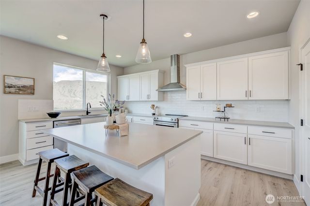 1580 S Kelvin Court, East Wenatchee, WA 98802