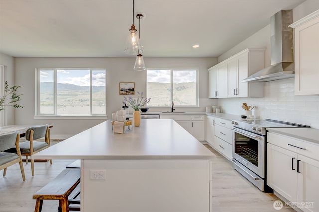 1580 S Kelvin Court, East Wenatchee, WA 98802