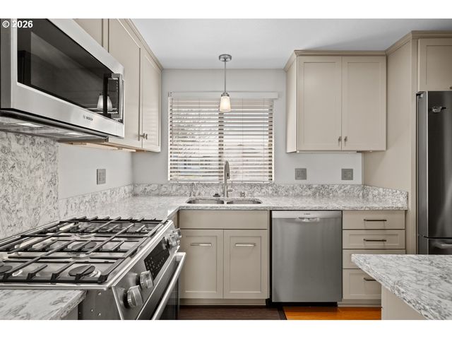 14859 Ne THOMPSON St, Portland, OR 97230