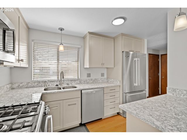 14859 Ne THOMPSON St, Portland, OR 97230