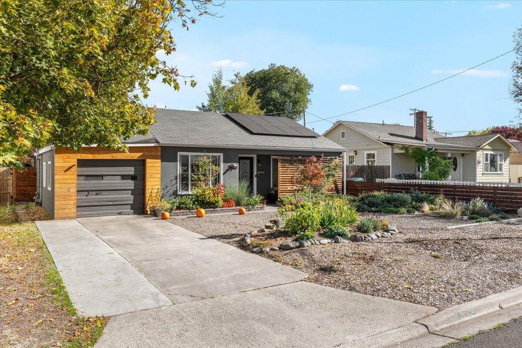 917 Grant Avenue, Medford, OR 97501