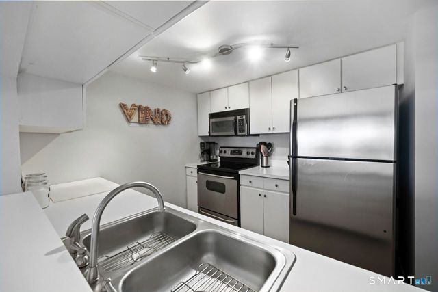 127 Greyrock Place 1408, Stamford, CT 06901