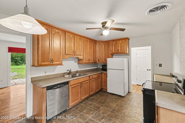 16489 Center Road, East Lansing, MI 48823