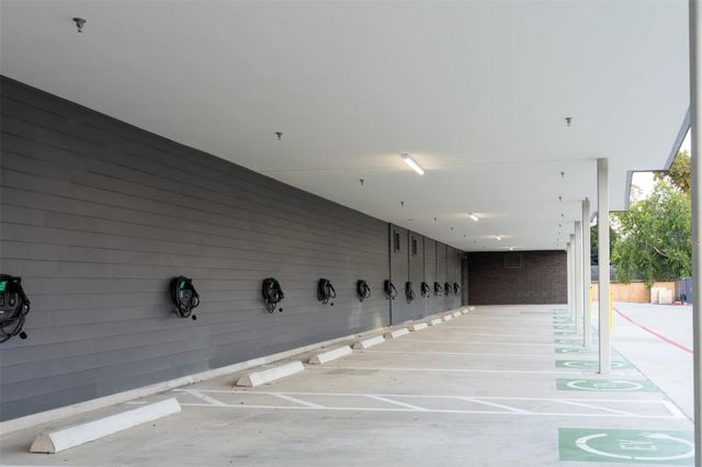 1690 North Loop 485, Houston, TX 77009