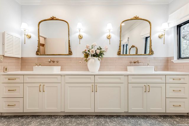 7110 Poniente, San Antonio, TX 78209