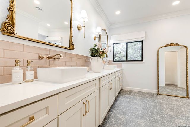 7110 Poniente, San Antonio, TX 78209