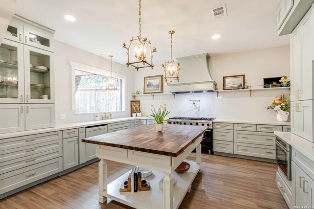 7110 Poniente, San Antonio, TX 78209