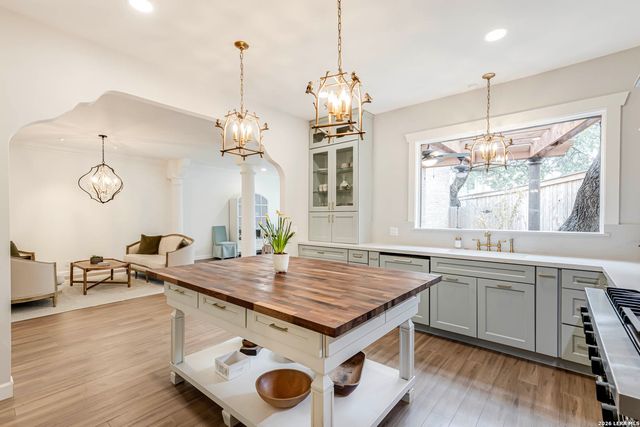 7110 Poniente, San Antonio, TX 78209