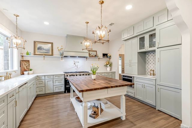 7110 Poniente, San Antonio, TX 78209