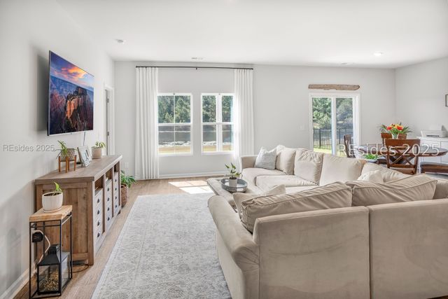 335 Sweetbay Dr, Hardeeville, SC 29927