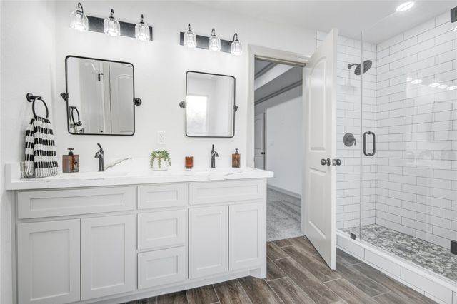 52 Leeder Court, Lake Jackson, TX 77566