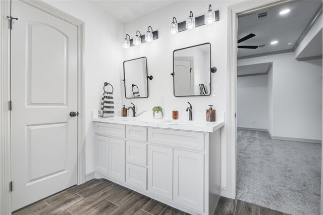 52 Leeder Court, Lake Jackson, TX 77566