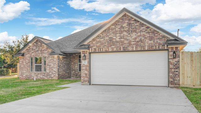 52 Leeder Court, Lake Jackson, TX 77566