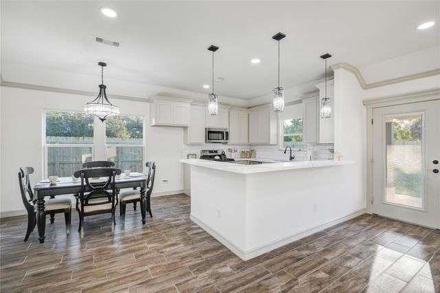 52 Leeder Court, Lake Jackson, TX 77566