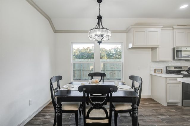 52 Leeder Court, Lake Jackson, TX 77566