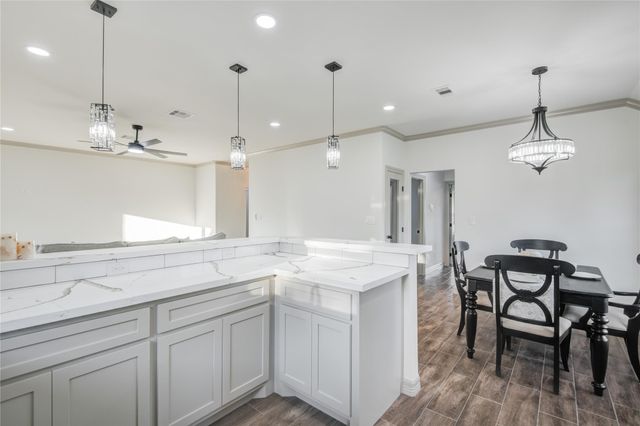 52 Leeder Court, Lake Jackson, TX 77566