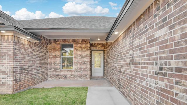 52 Leeder Court, Lake Jackson, TX 77566
