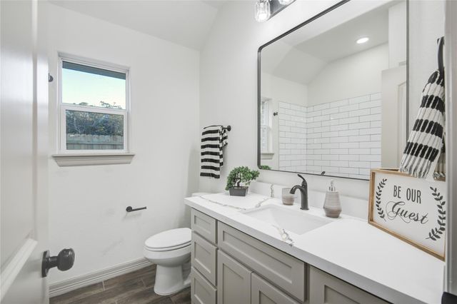 52 Leeder Court, Lake Jackson, TX 77566