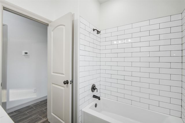 52 Leeder Court, Lake Jackson, TX 77566