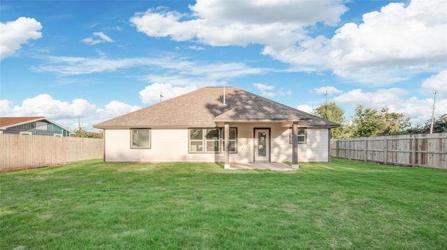 52 Leeder Court, Lake Jackson, TX 77566