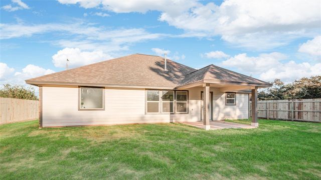 52 Leeder Court, Lake Jackson, TX 77566
