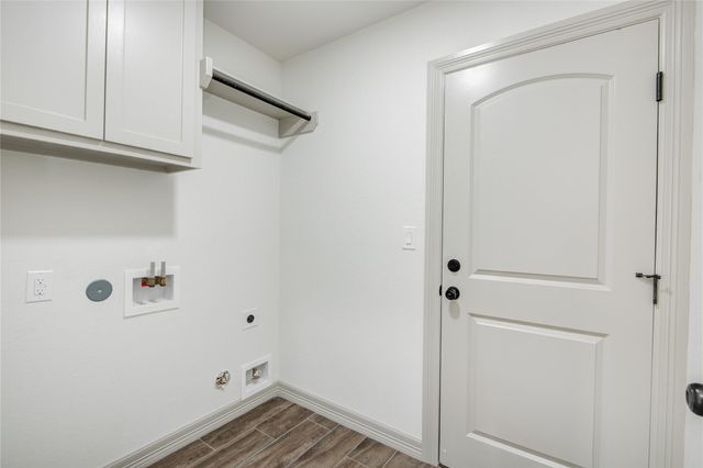 52 Leeder Court, Lake Jackson, TX 77566