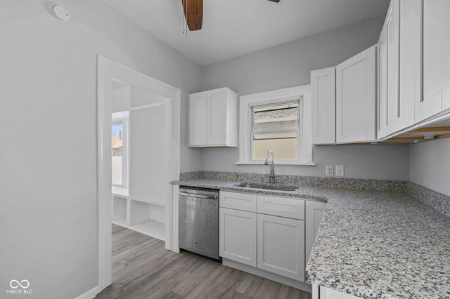 65 S 8th Avenue, Beech Grove, IN 46107