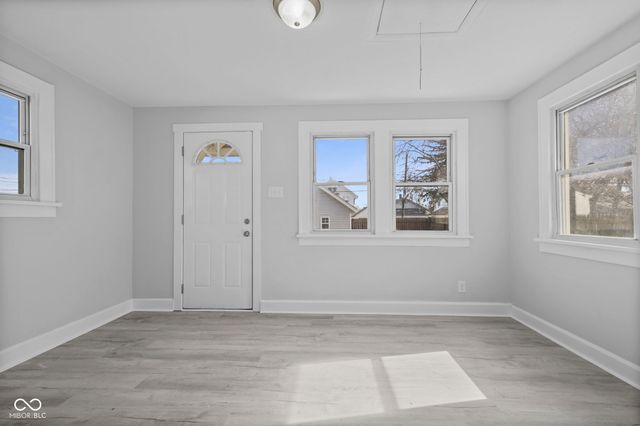 65 S 8th Avenue, Beech Grove, IN 46107