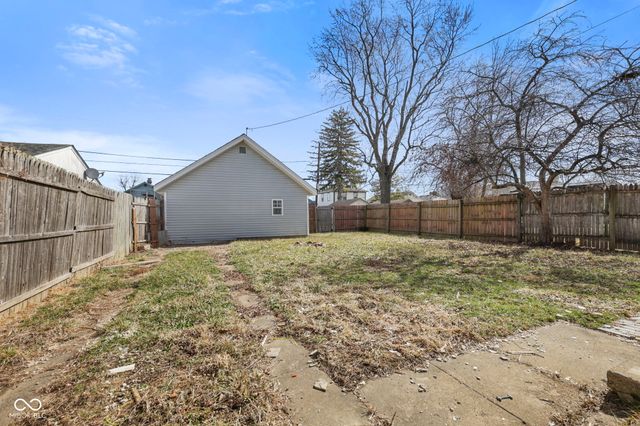 65 S 8th Avenue, Beech Grove, IN 46107