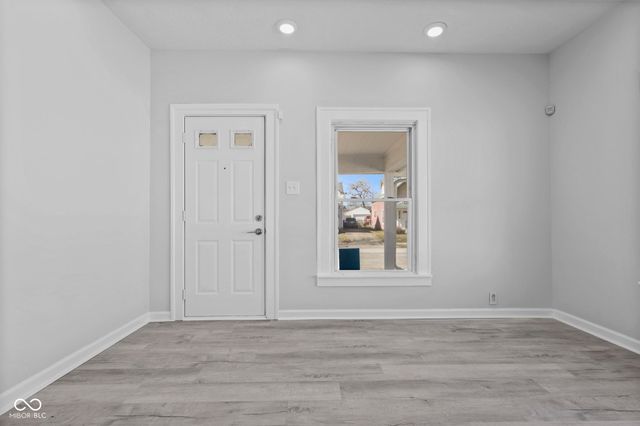 65 S 8th Avenue, Beech Grove, IN 46107