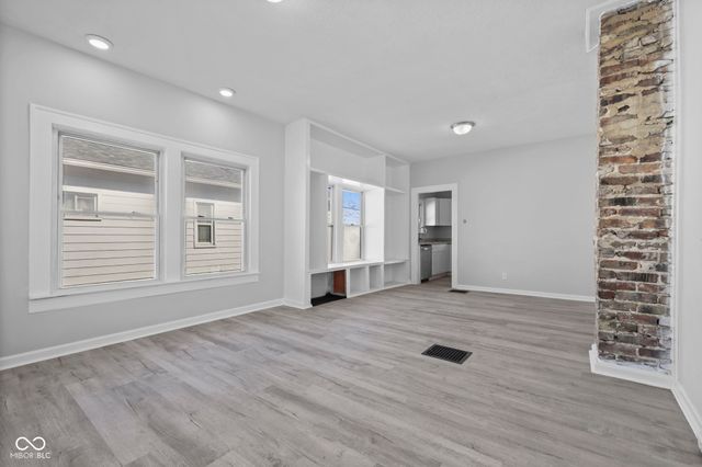 65 S 8th Avenue, Beech Grove, IN 46107