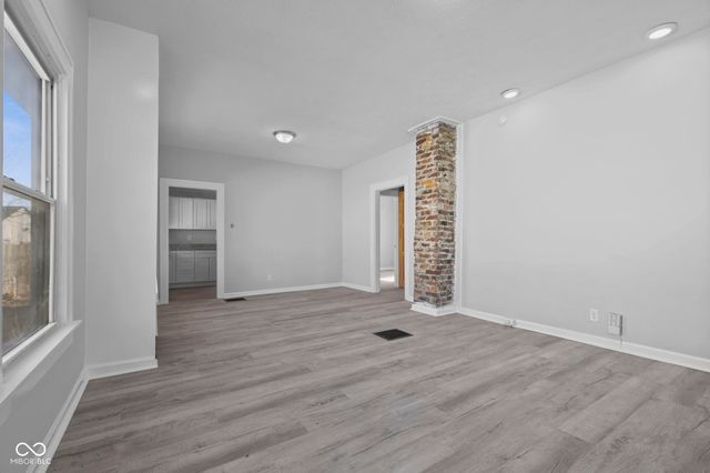 65 S 8th Avenue, Beech Grove, IN 46107