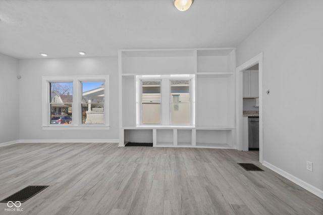 65 S 8th Avenue, Beech Grove, IN 46107