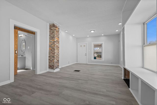 65 S 8th Avenue, Beech Grove, IN 46107