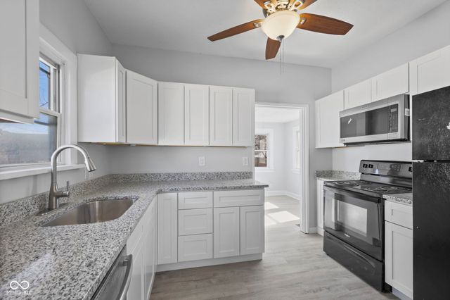 65 S 8th Avenue, Beech Grove, IN 46107