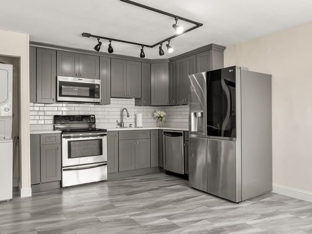 75 Colonel Bell Dr 12, Brockton, MA 02301
