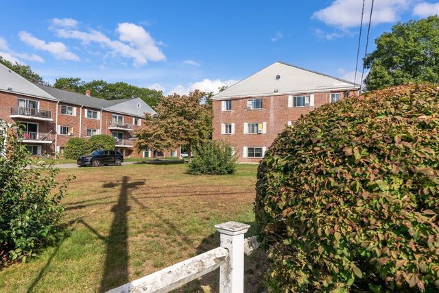 75 Colonel Bell Dr 12, Brockton, MA 02301